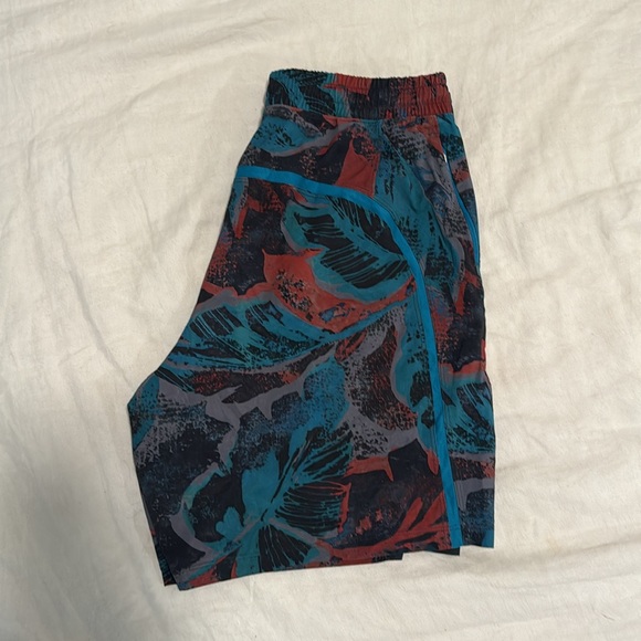 Lululemon Pace Breaker Short 7” Size M - Picture 3 of 4